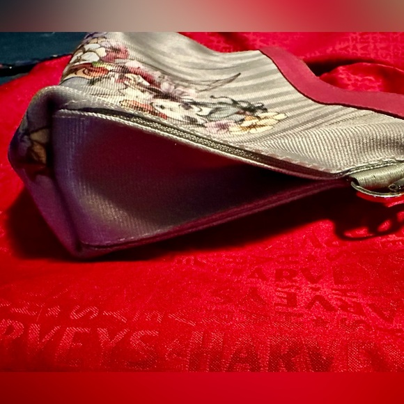 Harveys X Disney Couture Collection - Tinker Bell Clutch RARE LIMITED RELEASE - Picture 10 of 10